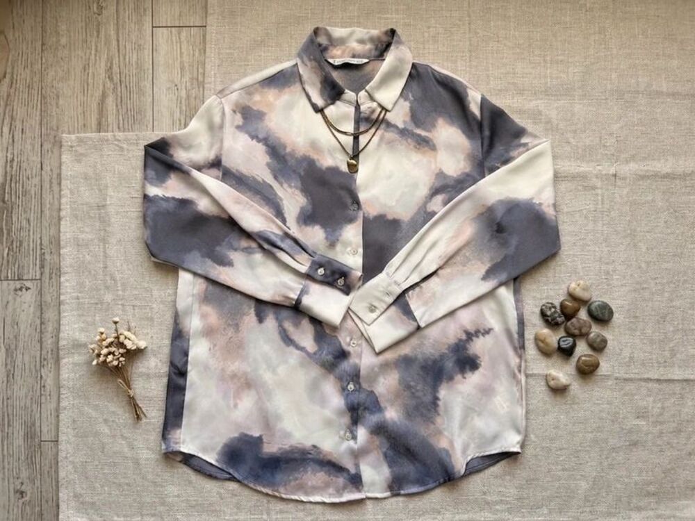 Stradivarius Satin Watercolor Abstract Button-Down